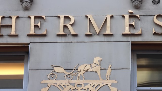 Hermès crée une nouvelle maroquinerie face à la demande pour ses célèbres sacs Birkin et Kelly