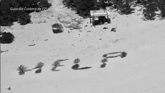 Rescatan a náufragos que escribieron AYUDA con palmas en isla remota del Pacífico