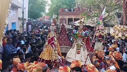 गौर-ईसर की सवारी का साक्षी बना जन समूह