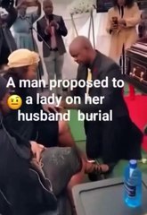Woman accepted a man's marriage proposal at her husband's funeral