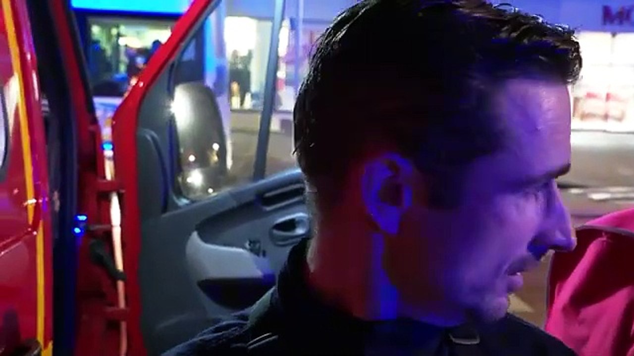 Pour sauver des vies, le lourd tribut des pompiers français