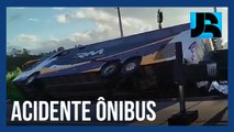 Acidente com ônibus de turismo provoca a morte de nove pessoas em rodovia federal da Bahia