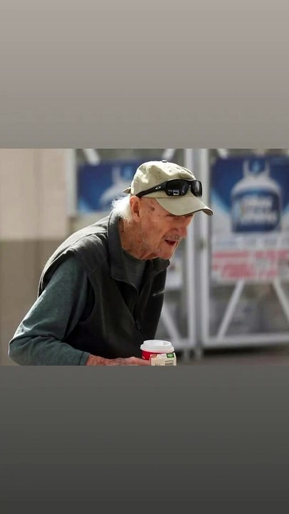 À ceux qui se prennent pour le nombril du monde… le temps est maitre absolu et impitoyable de toute chose.   Sur ces photos, l’acteur et producteur américain Gene Hackman, jadis incontournable à Hollywood, y faisant la pluie et le beau temps.