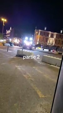 Un convoi de 70 tracteurs et 200 agriculteurs en colère débarque ce soir dans le centre de Montauban. Un gros dispositif CRS/gendarmes avec barrières anti-émeutes est déployé pour protéger la préfecture du Tarn-et-Garonne.