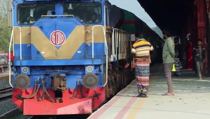 "CUTE Girl's Insane Reaction To Train Horn PRANK - You'