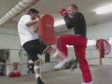 Séance de pied poing au Pao (boxe, kick, thai)