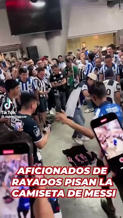 El feo gesto de la afición de Rayados con Messi