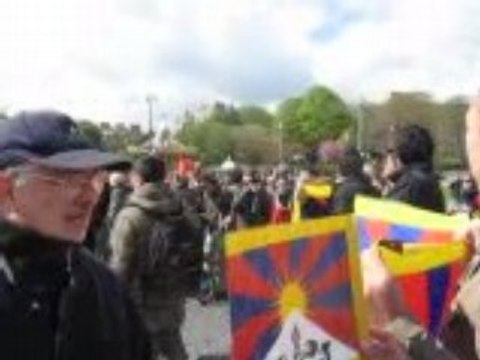 Tibétains dvt Trocadéro le 07-04-2008