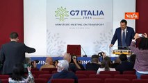 Salvini e il modellino tram Milano di Lego regalato ai ministri G7: Girarlo a sinistra? Difficile
