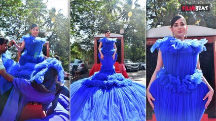 Tải video: Urfi Javed की 100 Kg की Dress देख लोगों के उड़े होश, ! Urfi 100 Kg dress Video viral! FilmiBeat