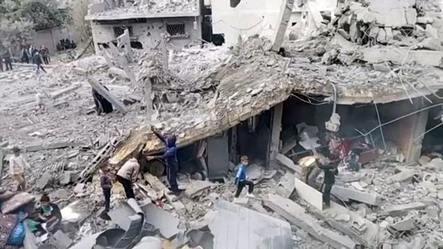 دمار هائل بعد قصف إسرائيلي على مخيم النصيرات