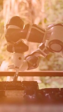 Abonne-toi pour suivre d’autres solutions positives ! @theimpactstory Source : ABB Robotics #invention #inventions #robot #arbres #plantes #foret