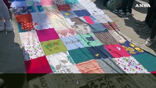 Una maxi-tovaglia a Trieste per mangiare tutti insieme