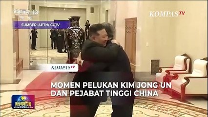 Télécharger la video: Momen Kim Jong Un Peluk Erat Pejabat Tinggi China Saat Bertemu di Korut