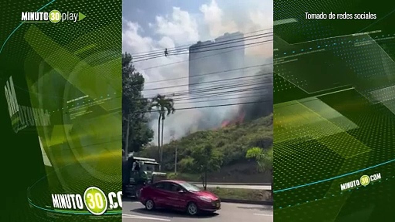 Incendio forestal en la Avenida Las Palmas, a la altura de la Loma del Indio