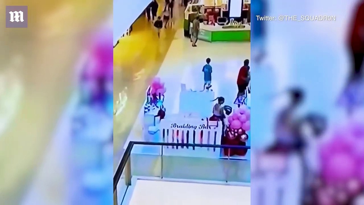 Australia_ Knife-wielding man kills six people and injures baby at shopping mall.mp4