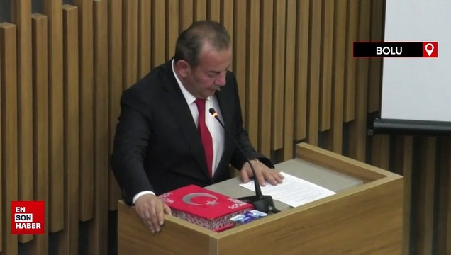 Tanju Özcan, yeni dönemine Kuran-ı Kerim’e el basıp yemin ederek başladı