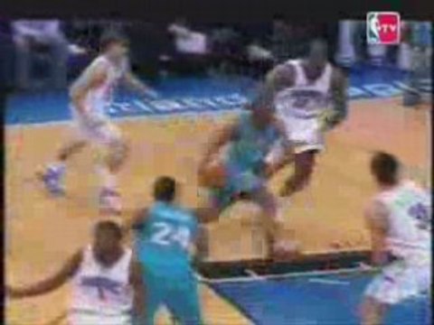 Chris paul dunks on dwight howard