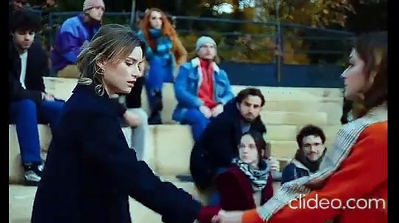 Carla and Berenice lesbian kiss scene (Ici tout commence)