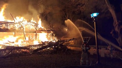 전북 김제 망해사에서 불...극락전 건물 전소 / YTN