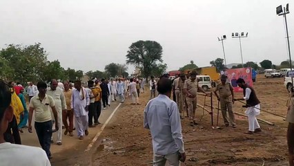 शाह को सुनने का क्रेज, बसों में बैठकर आई लोग ..... देखें वीडियो .....