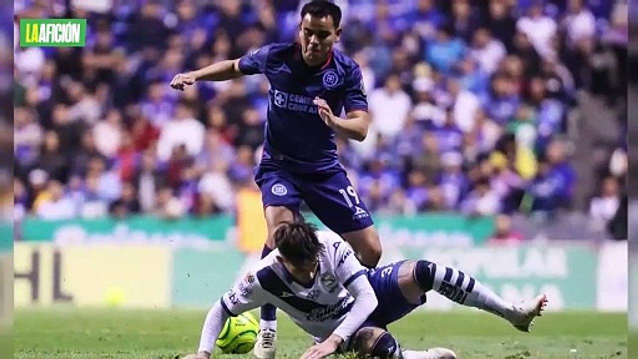 Carlos Salcedo sorprende con un momento muy bizarro, ¿Qué le pasó al defensor del Cruz Azul?