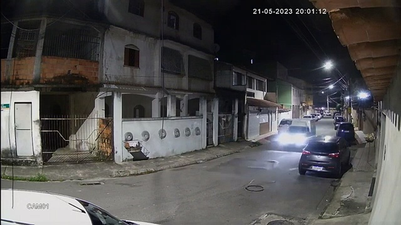 confusão na Rua Santa Terezinha/Andre Carloni /Serra E.S Câmera01as 20:00 até 20:05 Data 21/05/2023