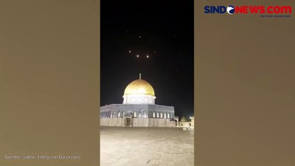 Penampakan Rudal Iran saat Melintas di Atas Masjid Al Aqsa