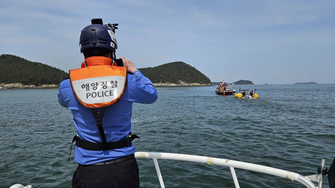 보령 효자도 해상서 레저 보트 침수...승선원 2명 구조 / YTN