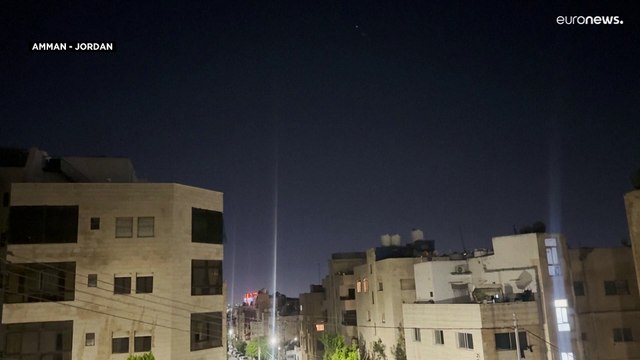 إيران تضرب إسرائيل بعشرات الصواريخ والمسيرات وتل أبيب تشيد باعتراض معظمها