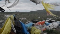 30 yıllık çöp, rüzgarla 10 kilometrelik araziye yayıldı