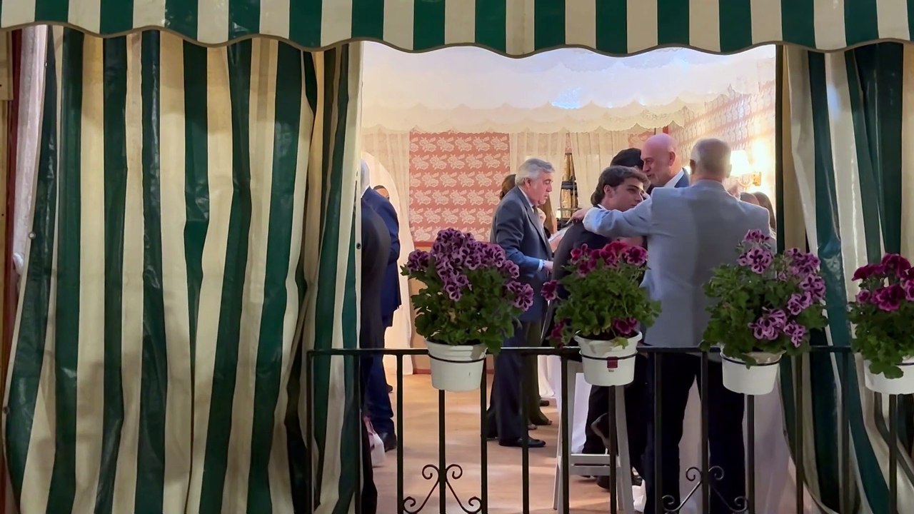 Multitud de rostros conocidos viajan a Sevilla para comenzar la Feria de Abril