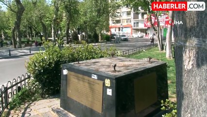 Kadıköy'de Fenerbahçe'nin efsane futbolcularının heykelleri kaldırıldı