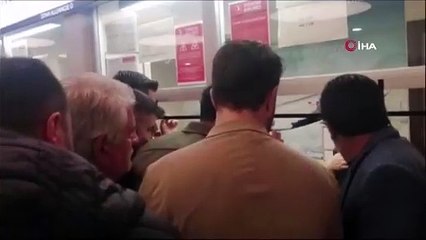 Van'da uçak havalanamayınca yolcular isyan etti!