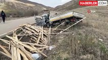Sivas'ta kamyonet refüje çıkıp takla attı: 1 ölü, 2 yaralı