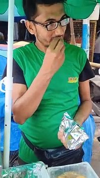 Deaf and Dumb Idli wala Selling Tasty Idli #streetfood #idly #idlywala