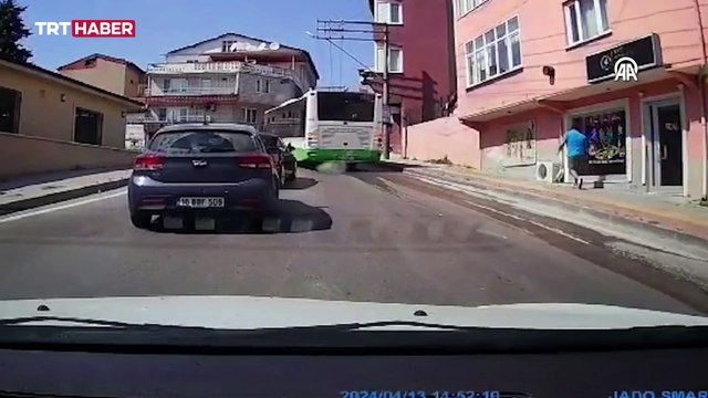 Bursa'da özel halk otobüsünün motor kısmında patlama