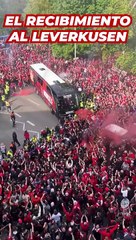 Un recibimiento a la altura de los campeones: la llegada al estadio del autobús del Leverkusen