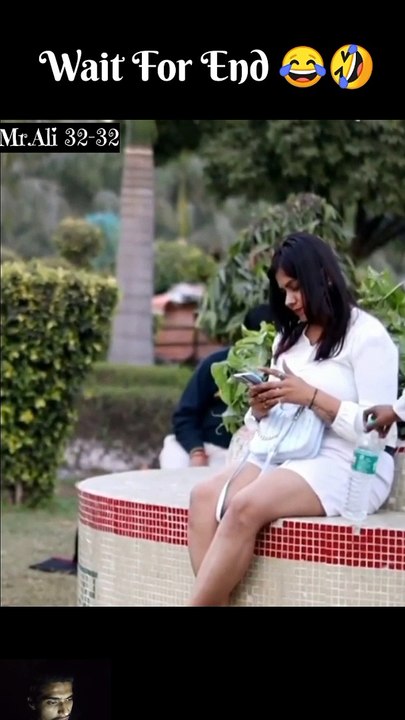Getting Girls To Closer With Strangers / Romantic Prank 