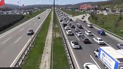 Tatilciler dönüş yolunda! Trafikteki yoğunluk böyle görüntülendi