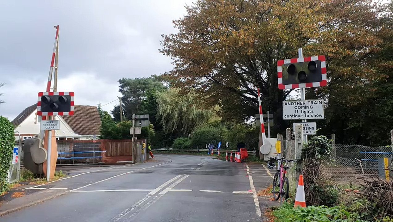 Level Crossing - Andlers Ash Road, Liss (19-10-23 at 2:20PM)