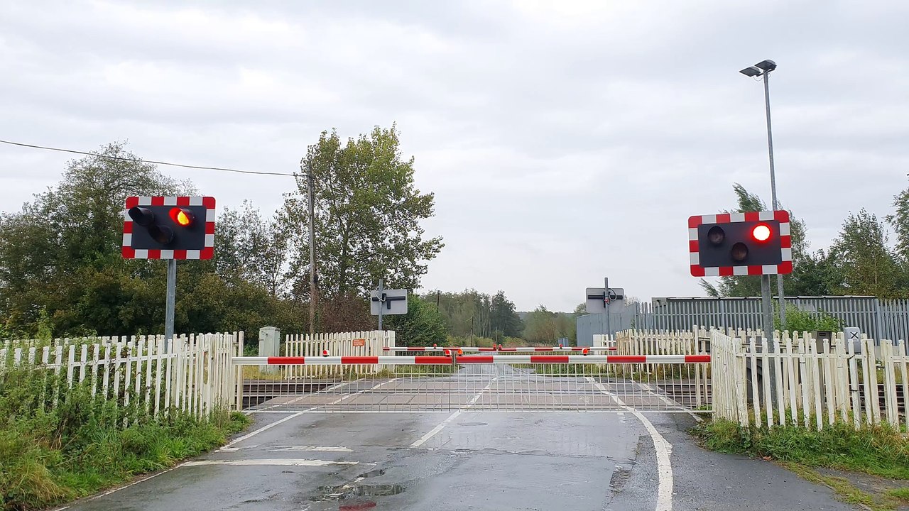 Level Crossing - Milkhouse Road, Hamstead Marshall (18-10-23 at 12:00PM)