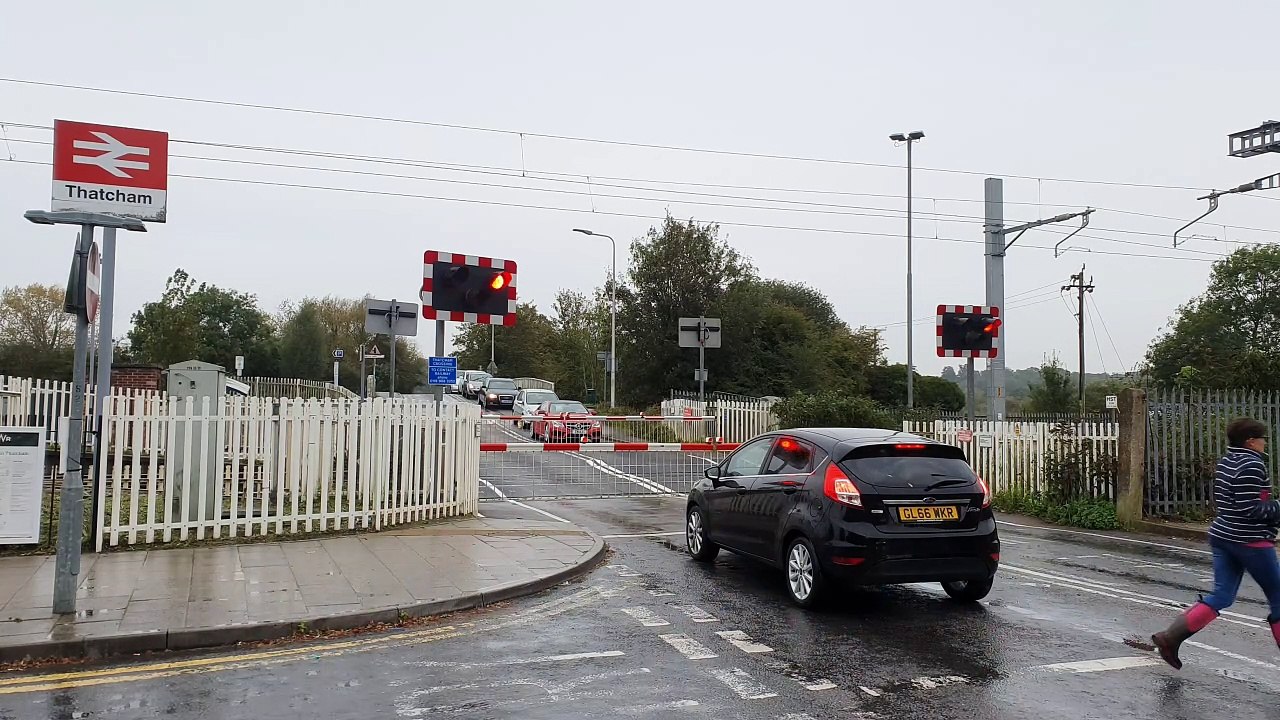 Level Crossing - Crookham Hill, Thatcham (18-10-23 at 10:38AM)