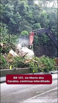BR 101, no Morros dos Cavalos, segue interditada