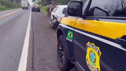 Adolescente é apreendido após capotar carro com 559 Kg de maconha na BR-277