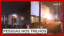 Trem pega fogo em Honório Gurgel e passageiros pulam de vagão em chamas