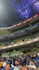 ¡Desagradable! Fanático de Tigres se enoja y lanza orines a aficionados del equipo contrario