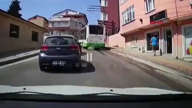 Halk otobüsünde büyük panik: Bomba gibi patladı