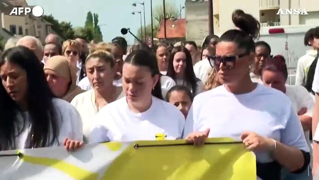 Marcia a Parigi per lo studente ucciso da un gruppo di coetanei