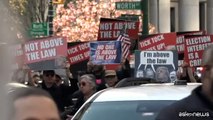 Manifestazione pro e contro Trump davanti alla corte di New York